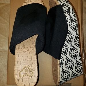 Women's Black and white Shoe